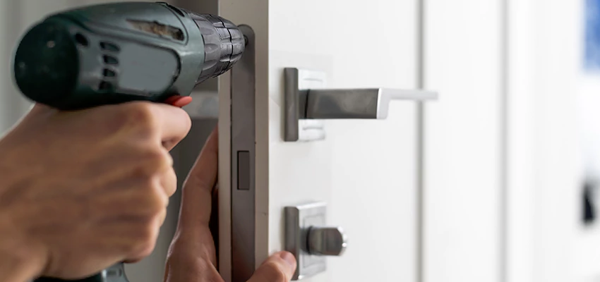 Locksmith For Lock Replacement Near Me in Adelanto, CA